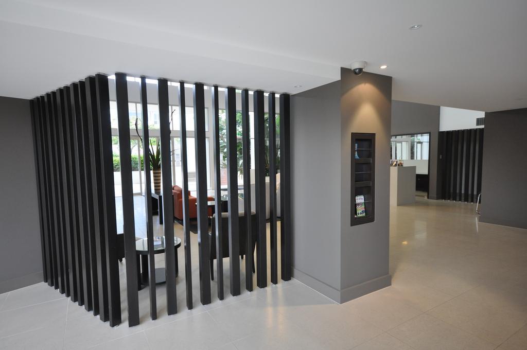 Chancellor Lakeside Apartments Gold Coast Exterior photo