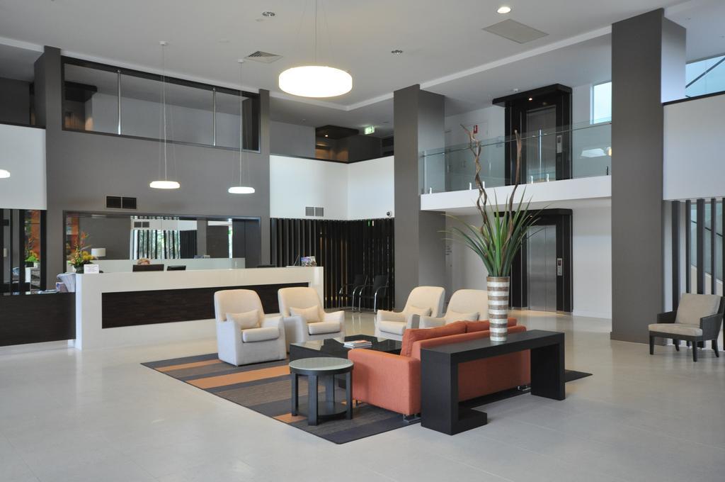 Chancellor Lakeside Apartments Gold Coast Exterior photo