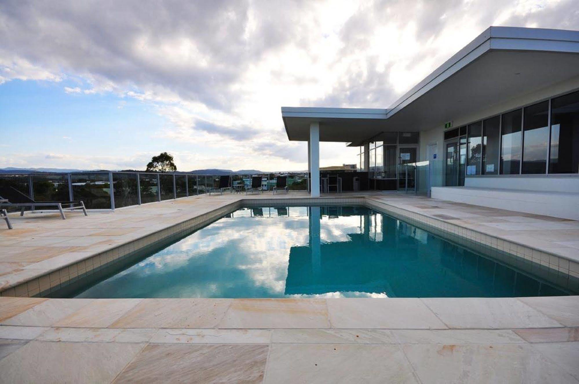 Chancellor Lakeside Apartments Gold Coast Exterior photo